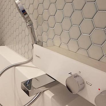 Barcelona 28,1x32,5x0,6 Light Grey Edge Glossy Porcelain Glazed Hexagon