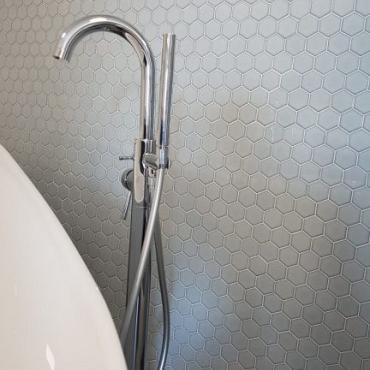 Barcelona 28,1x32,5x0,6 Light Grey Edge Glossy Porcelain Glazed Hexagon