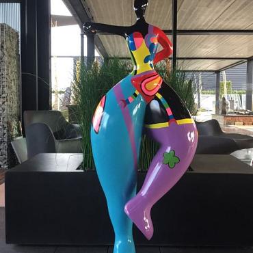 Beeld - Vrouw beschilderd 135cm =verkocht