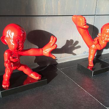 Beeld - Rood karate mannetje 45cm =verkocht