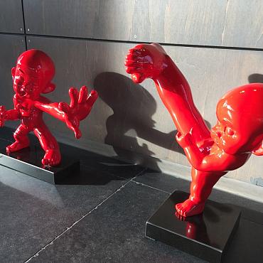 Beeld - Rood karate mannetje 45cm =verkocht