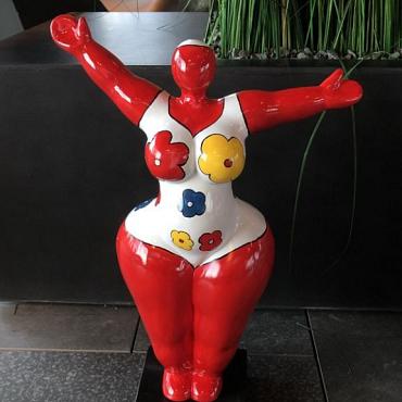 Beeld - Vrouw beschilderd rood =verkocht