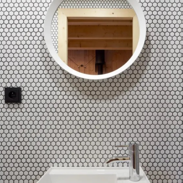 Barcelona 26x30x0,3 Soft White with edge Glossy Porcelain Glazed Hexagon