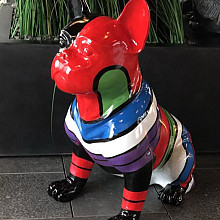 Beeld - Bulldog zittend beschilderd